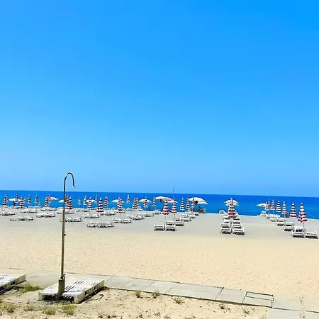 Club Near At Private Apartman Pizzo